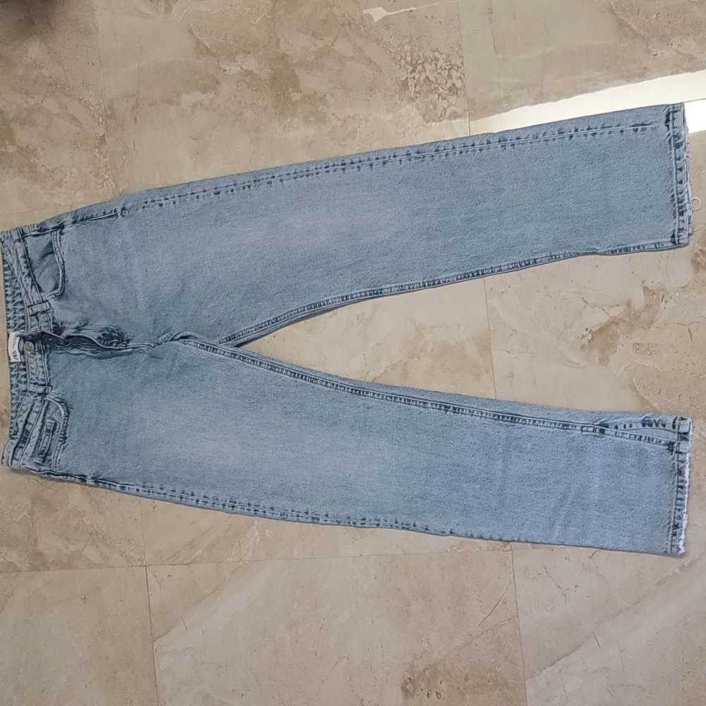 Zara boyfriend style jeans, split leg. Super cool. Worn once. Size 10.